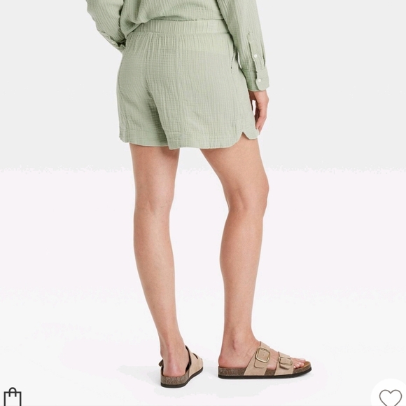 NWT Universal Thread high rise pull on shorts - Picture 2 of 5